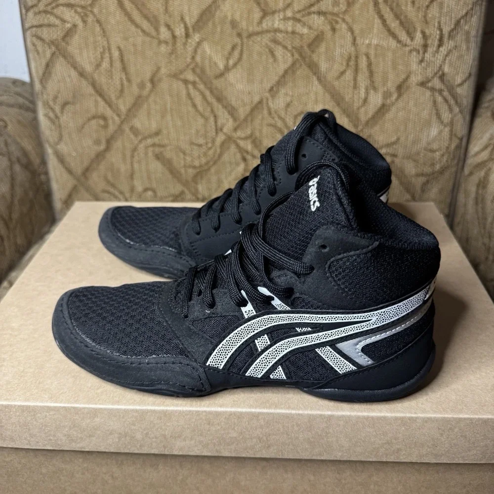 ASICS Snapdown 4 GS Black White 1084A014-001 Boys Size 4 Youth Wrestling Shoes